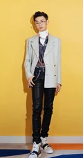 小鬼王琳凯酷潮西服套装写真照片