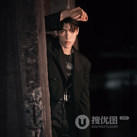 王子异头像，明星王子异展现男生冷酷帅气侧脸头像图片