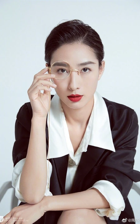 陶昕然短发发型时尚气质&ldquo;帅气&rdquo;写真