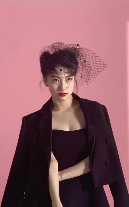 裴秀智头戴网纱搭全黑look装扮写真拍摄花絮图片