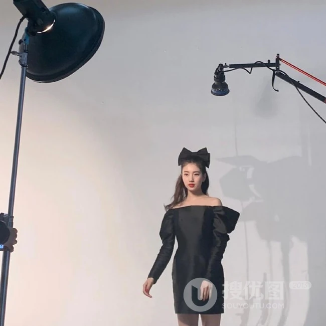 裴秀智头戴网纱搭全黑look装扮写真拍摄花絮图片