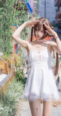 绝对领域人像摄影，气质白裙cosplay少女超高清街拍大图