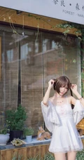 绝对领域人像摄影，气质白裙cosplay少女超高清街拍大图
