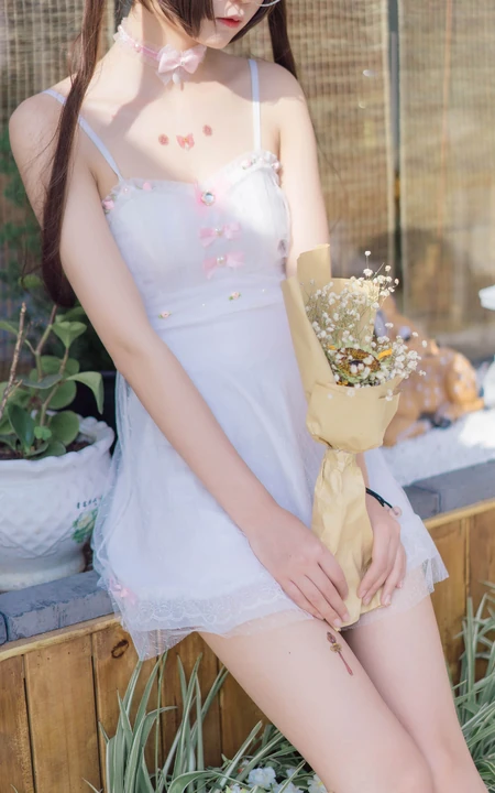 绝对领域人像摄影，气质白裙cosplay少女超高清街拍大图