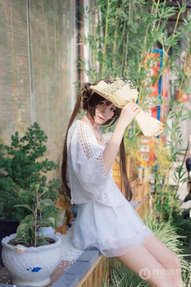 绝对领域人像摄影，气质白裙cosplay少女超高清街拍大图