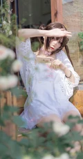 绝对领域人像摄影，气质白裙cosplay少女超高清街拍大图