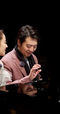 郎朗老婆吉娜和郎朗《妻子的浪漫旅行4》同台弹钢琴剧照