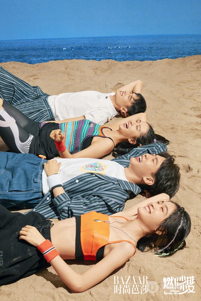 张雪迎、费启鸣《燃!沙排少女》青春运动主题官宣杂志写真大片