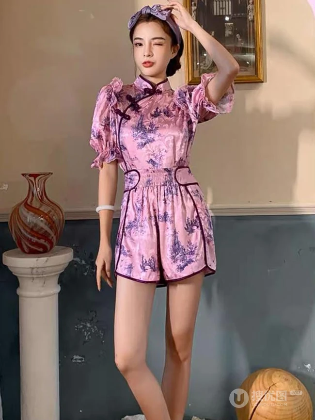 最近很火的一种服装搭配，&ldquo;旗袍+短裤&rdquo;，复古典雅又不失俏皮甜美