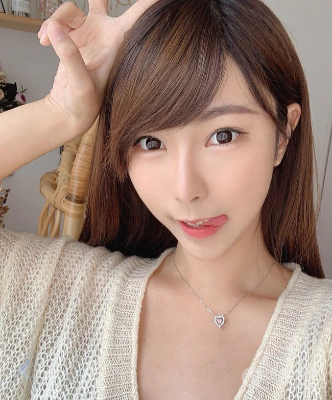 爱健身，爱自拍的可爱甜美修身妹子苏小小气质真实生活照图片