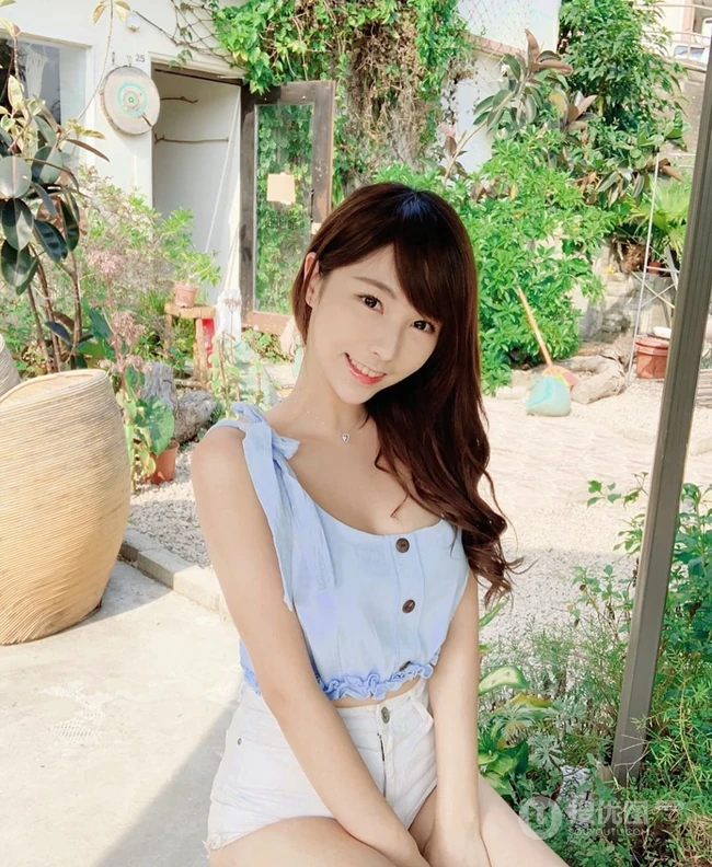 爱健身，爱自拍的可爱甜美修身妹子苏小小气质真实生活照图片