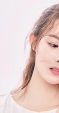 冯琬贺清新白裙着身手拿花束唯美写真