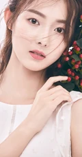 冯琬贺清新白裙着身手拿花束唯美写真