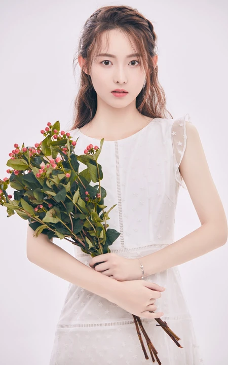 冯琬贺清新白裙着身手拿花束唯美写真