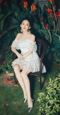 古力娜扎白色蕾丝礼裙短裙静坐花间唯美摄影写真