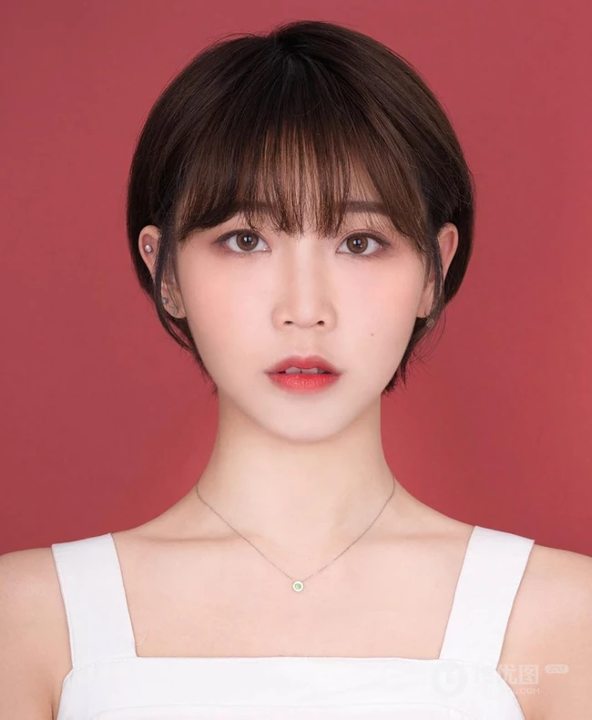 颇有文艺气息的女生短发图片，一组漂亮可爱的短发女生图片欣赏 第7张