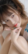 清新邻家平胸女孩蓝色印花睡衣短裤居家写真图集
