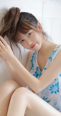 清新邻家平胸女孩蓝色印花睡衣短裤居家写真图集