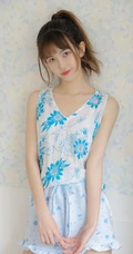 清新邻家平胸女孩蓝色印花睡衣短裤居家写真图集