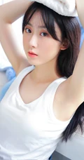 很漂亮的大眼睛长筒袜女生妹子清凉白色背心室内写真图集