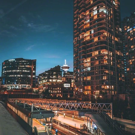 城市夜景，灯火辉煌的城市高楼、街道夜景图片