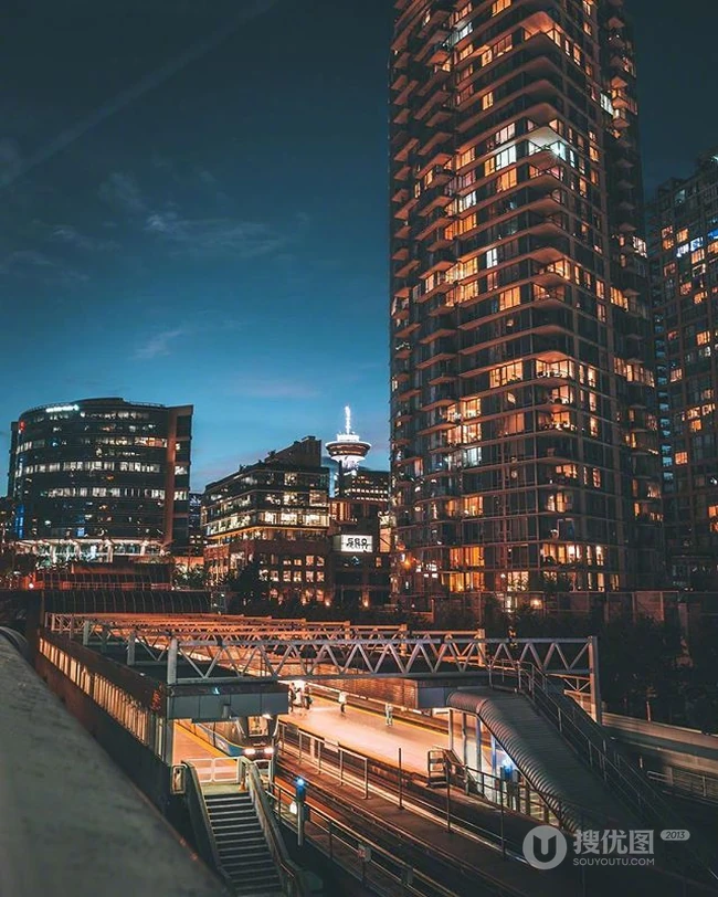 城市夜景，灯火辉煌的城市高楼、街道夜景图片