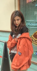 鼻头上有颗小痣的可爱女生jyong气质真实自拍，生活照写真图片