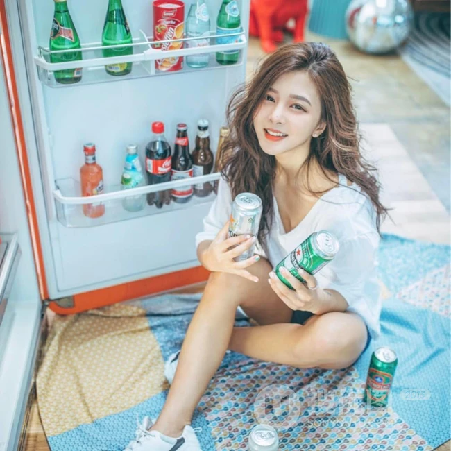 鼻头上有颗小痣的可爱女生jyong气质真实自拍，生活照写真图片
