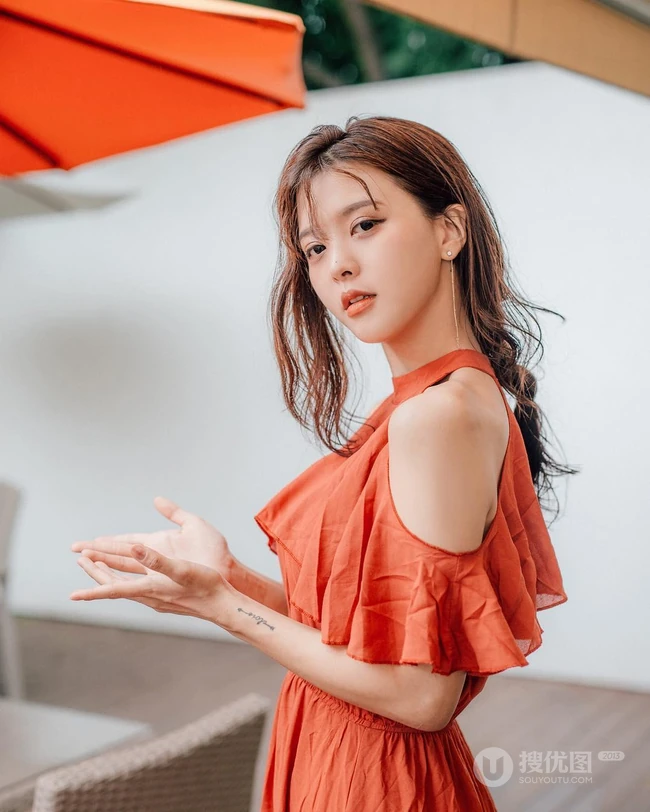 鼻头上有颗小痣的可爱女生jyong气质真实自拍，生活照写真图片