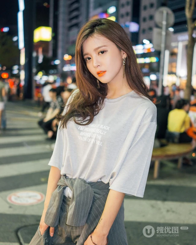 鼻头上有颗小痣的可爱女生jyong气质真实自拍，生活照写真图片