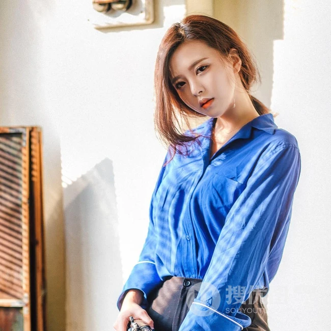 鼻头上有颗小痣的可爱女生jyong气质真实自拍，生活照写真图片