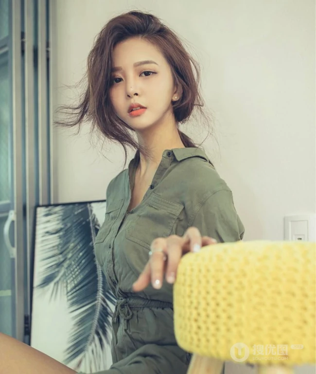 鼻头上有颗小痣的可爱女生jyong气质真实自拍，生活照写真图片