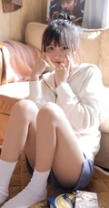 简单快乐有文艺气质的可爱白袜女生气质线条感图片