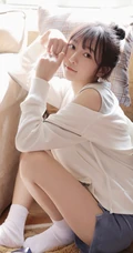 简单快乐有文艺气质的可爱白袜女生气质线条感图片