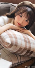 朱苓如邻家女孩般双麻花辫造型清新室内写真图片