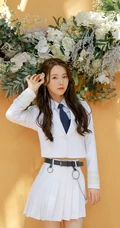 冯琬贺白衣短裙绝对领域制服线条感写真