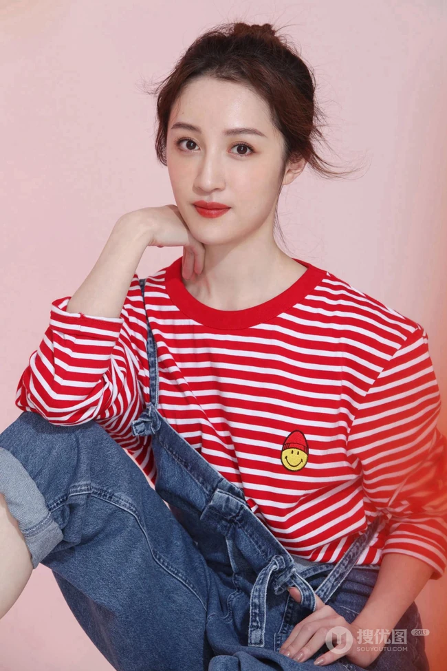 江西女明星杨懿休闲装扮元气满满高清写真