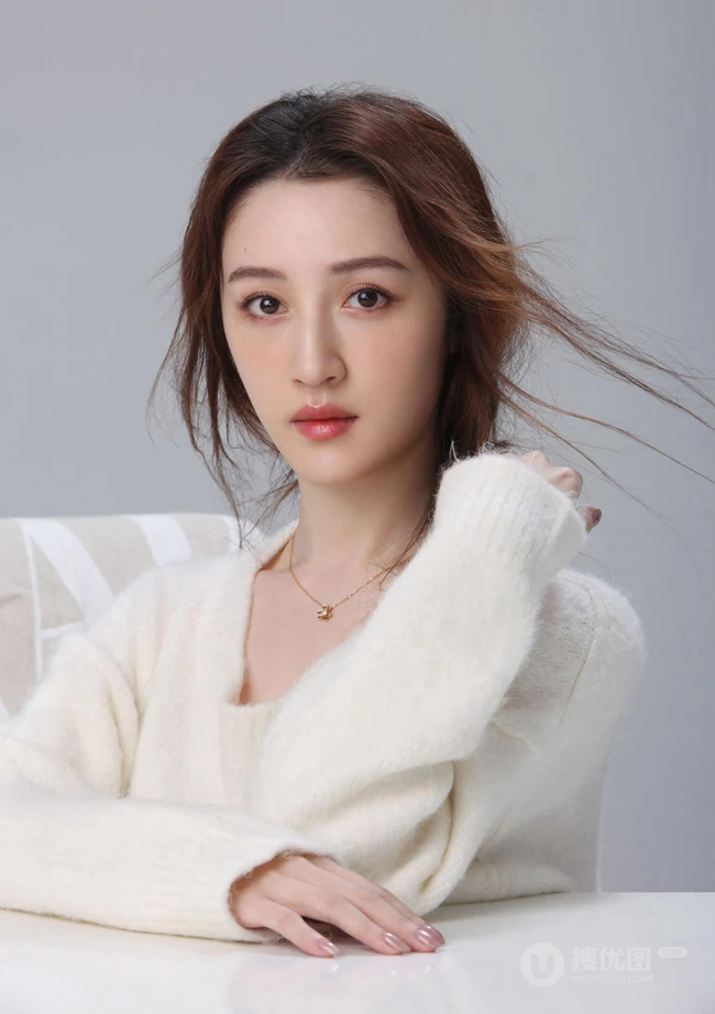江西女明星杨懿休闲装扮元气满满高清写真