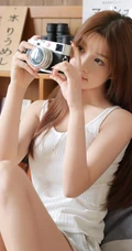 吹风扇，喝牛奶，闲着无聊的甜美可人背心短裤女生写真美图
