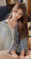 吹风扇，喝牛奶，闲着无聊的甜美可人背心短裤女生写真美图