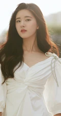 赵露思小可爱白裙气质甜美户外写真图片