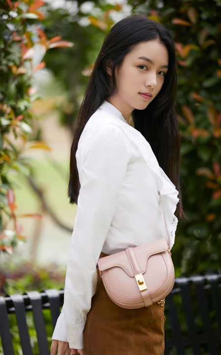 清新元气小女生周也白衣短裙唯美夏日街拍写真