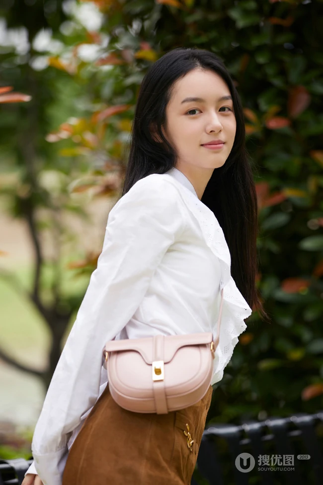 清新元气小女生周也白衣短裙唯美夏日街拍写真