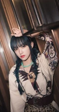 女生程潇个性时尚豹纹短裤写真图片