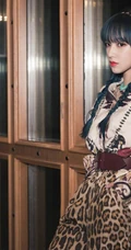 女生程潇个性时尚豹纹短裤写真图片