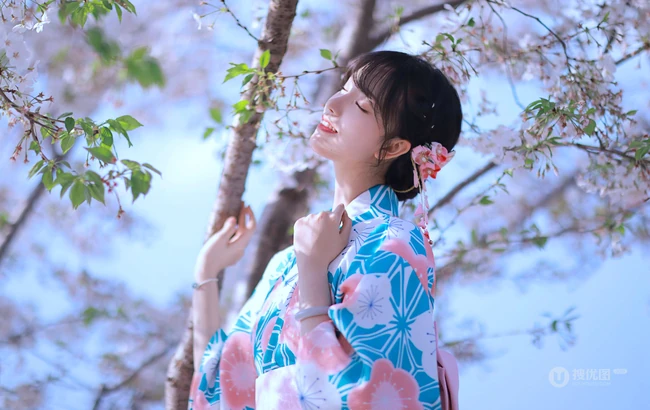 樱花树下的和服少女清新唯美高清摄影艺术写真大图