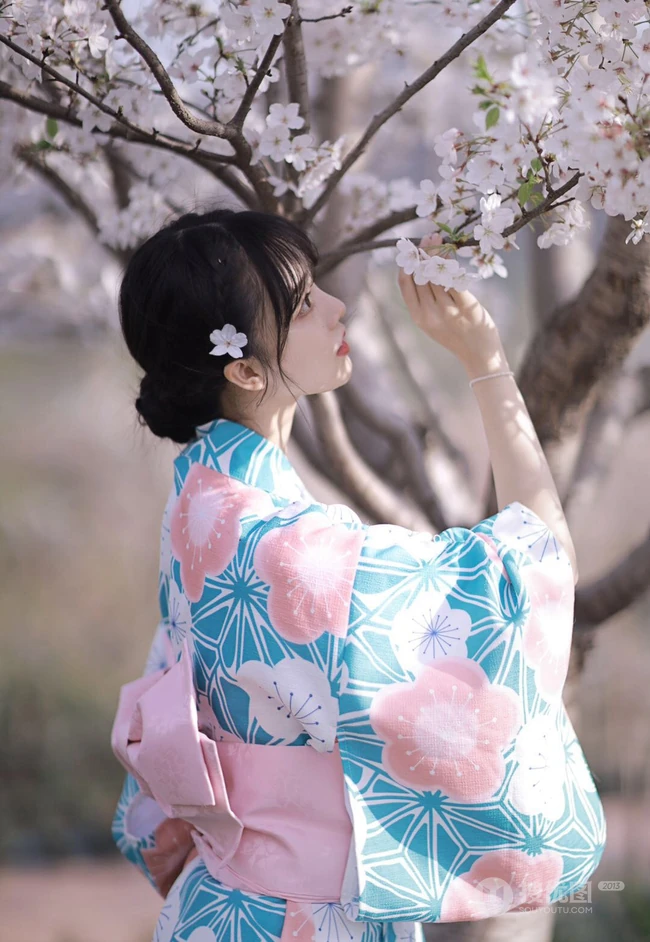 樱花树下的和服少女清新唯美高清摄影艺术写真大图