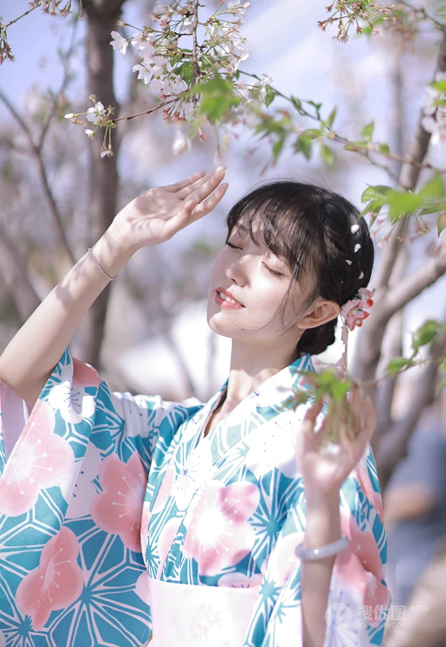 樱花树下的和服少女清新唯美高清摄影艺术写真大图