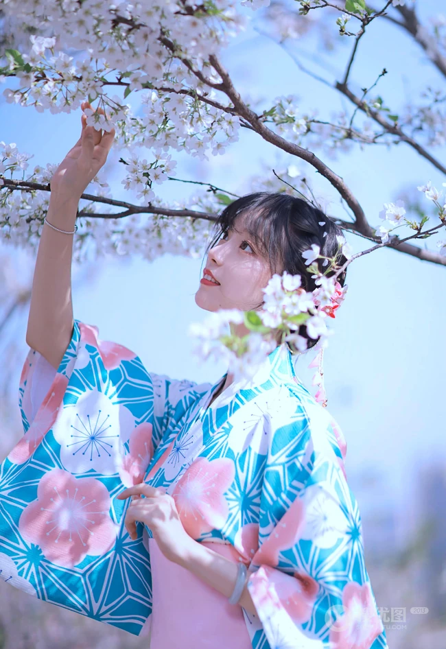 樱花树下的和服少女清新唯美高清摄影艺术写真大图