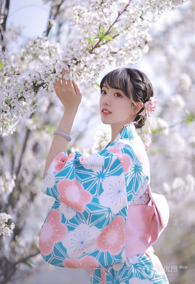 樱花树下的和服少女清新唯美高清摄影艺术写真大图